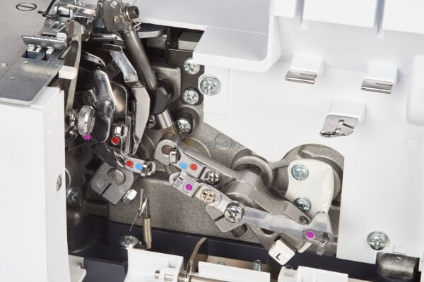 Bernette 48 Overlok ve Reçme Makinesi